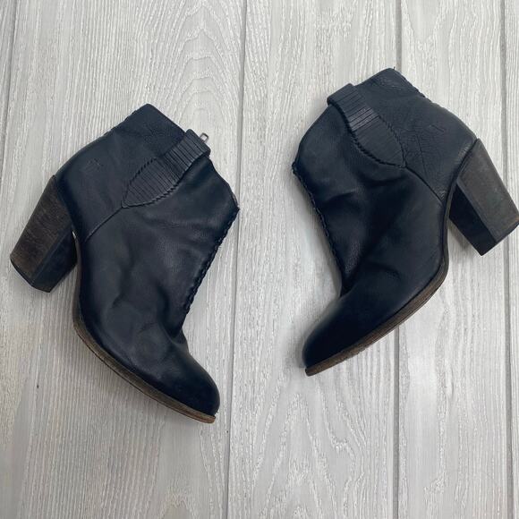 Frye Women's Ilana Whipstitch Black Leather Zip Short Ankle Boots Size 8 - Picture 1 of 11
